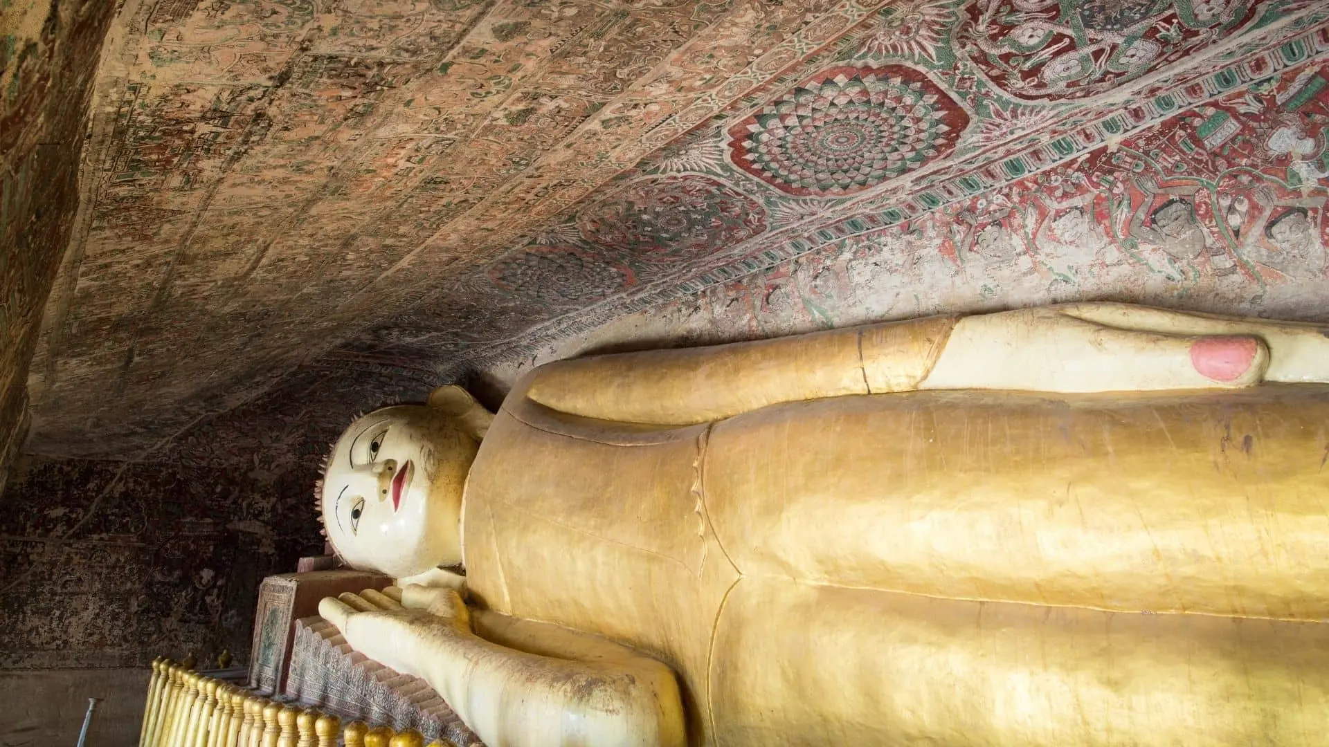 Estatuas de a cueva de Powintaung