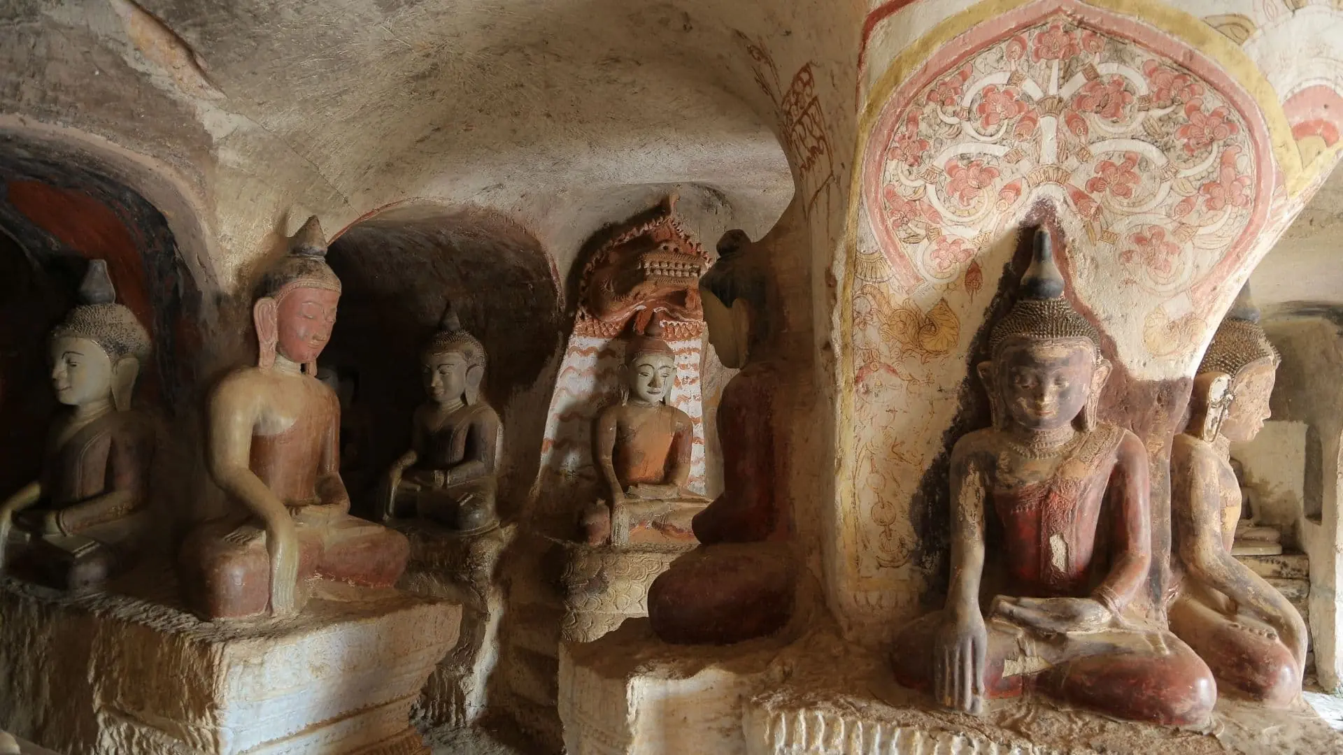 Budas de la cueva de Powintaung