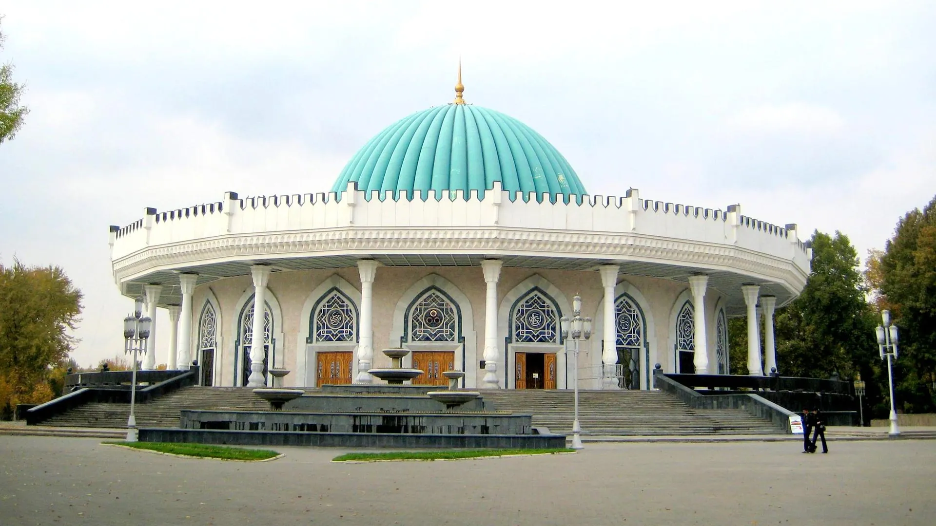 Plaza y museo de Amir Timur 