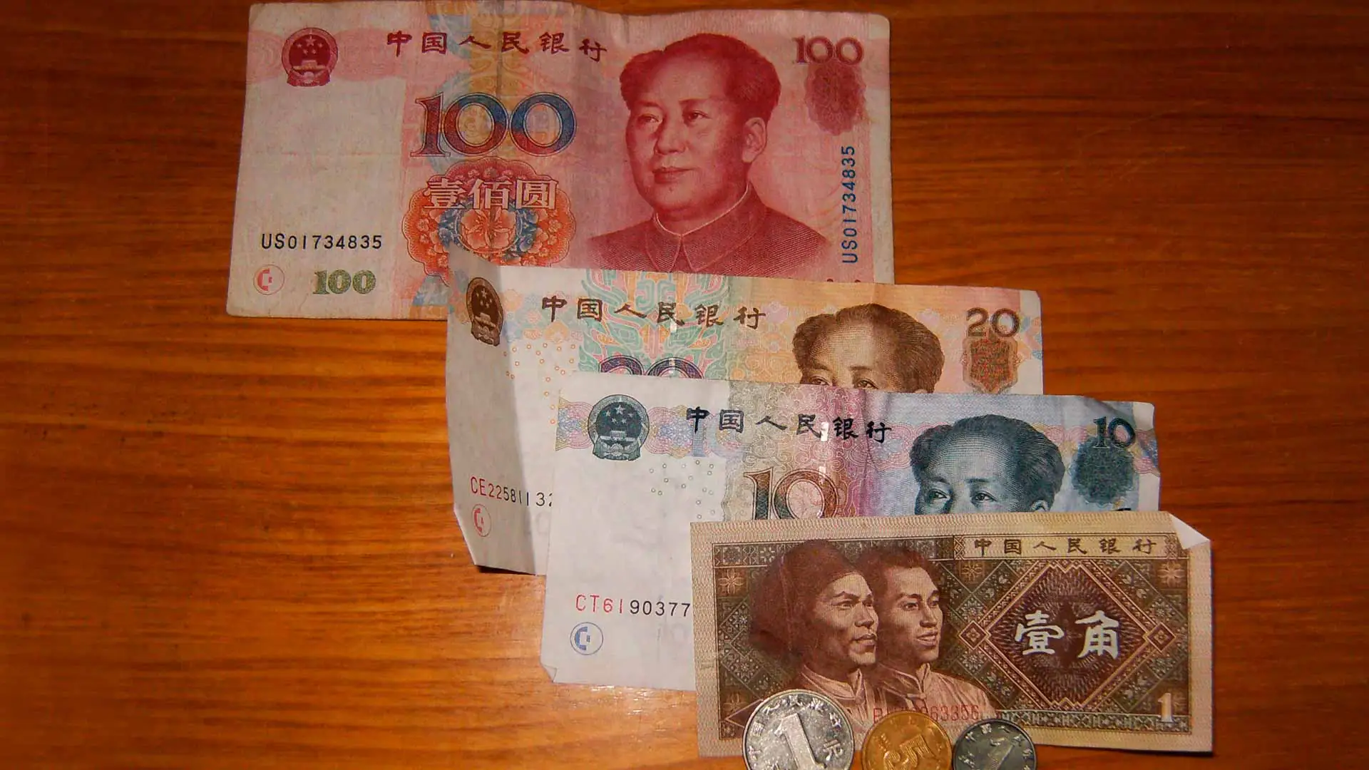 La moneda oficial del país es el Renminbi (RMB) o también llamado yuan (CNY)