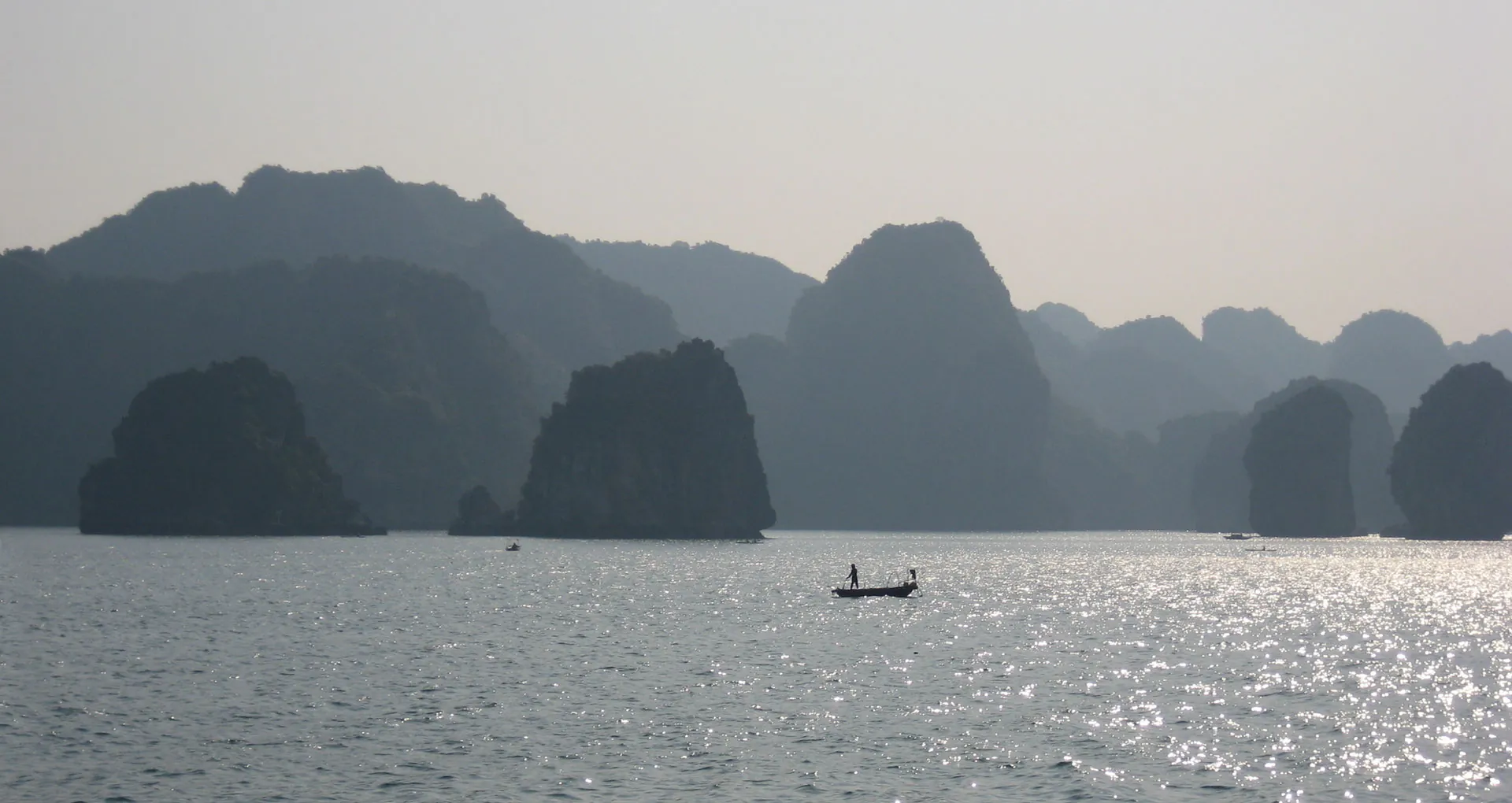 No te pierdas la Bahía de Halong en tu visita a Vietnam con niños