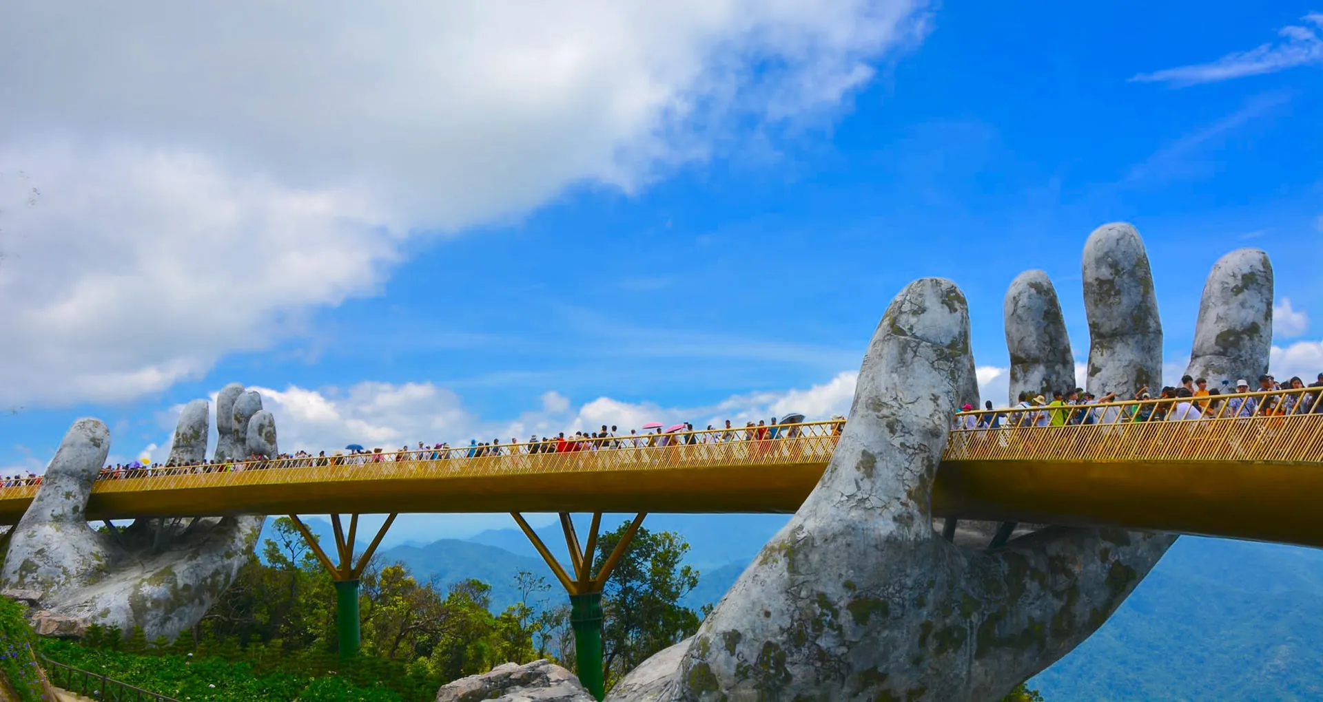 El Puente de Manos es una atracción genial para visitarla con niños en tu viaje a Vietnam