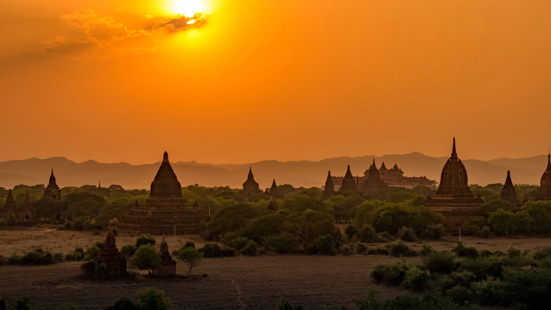 N o olvides contemplar las puestas de sol en tu viaje a Bagan