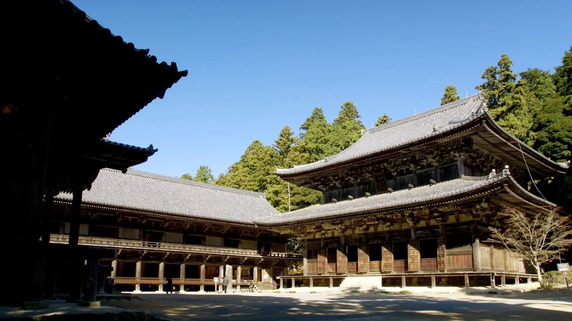 el Templo Shoshazan Engyo-ji, en Himeji, Japón, y la película El último samurái.