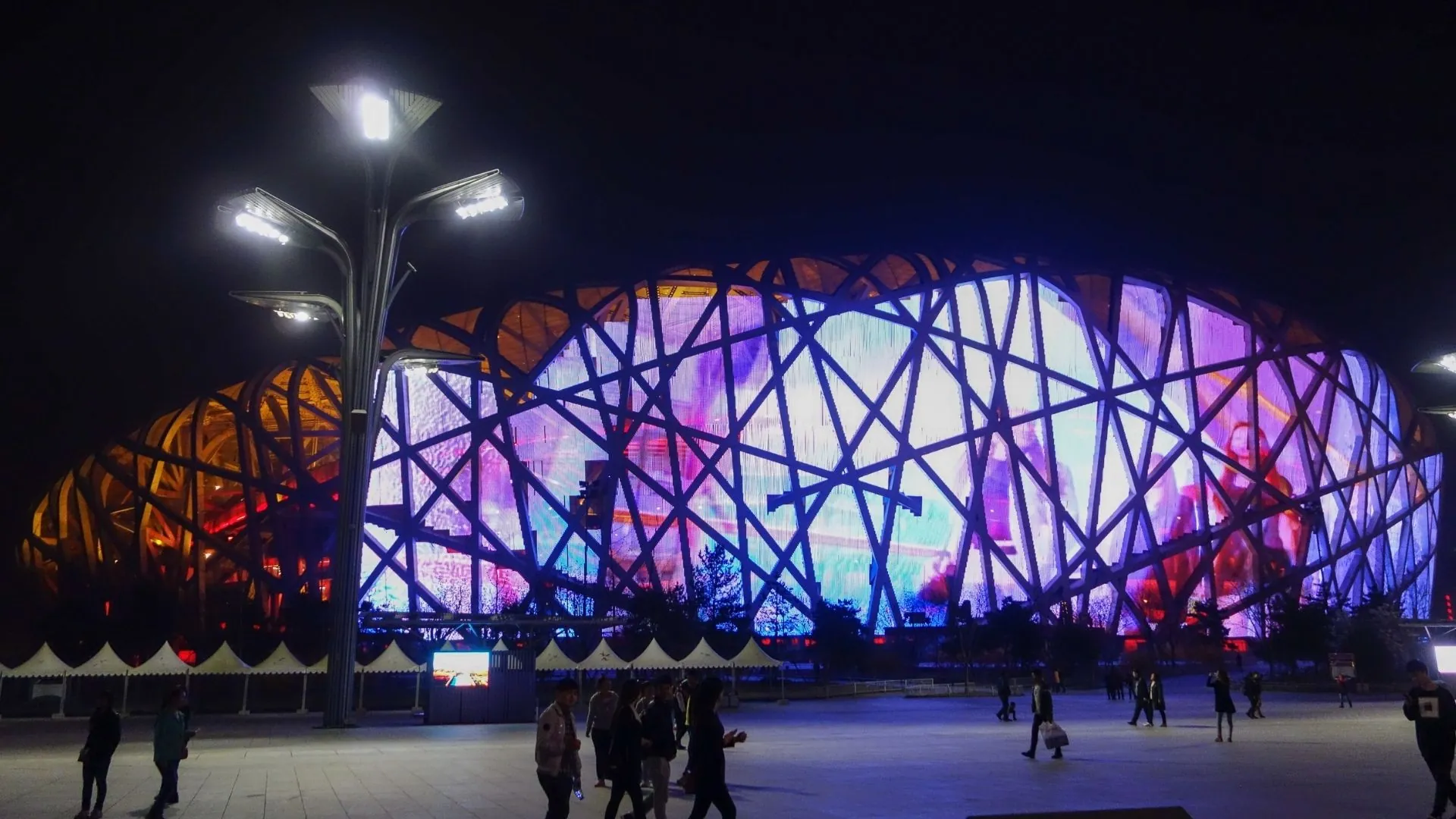 el estadio Nido de Pájaro es una de las razones para viajar a china