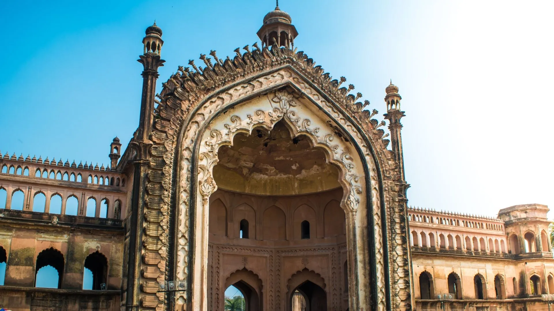 la Puerta de Rumi india lugar sagrado por donde pasa el rio Gange