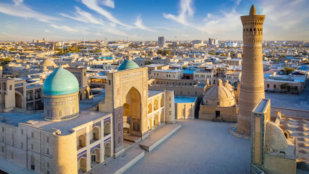 25 mar. Complejo Poi-Kalon, Bukhara — Uzbekistán Salida Especial Semana Santa 21 Marzo 2027