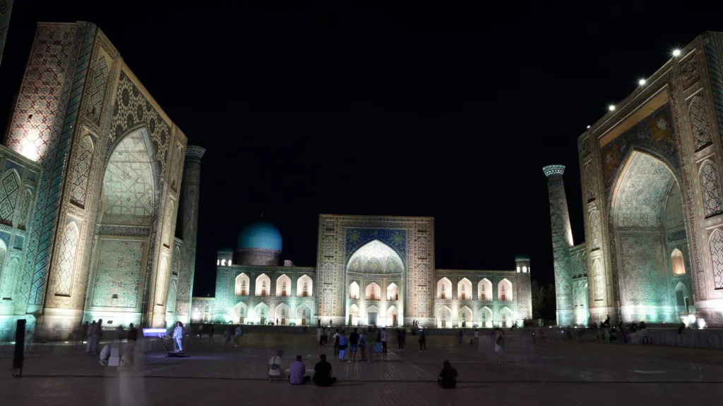 28 oct Plaza Registán, Samarcanda — Salida Especial Uzbekistán 23 de Oct 2026