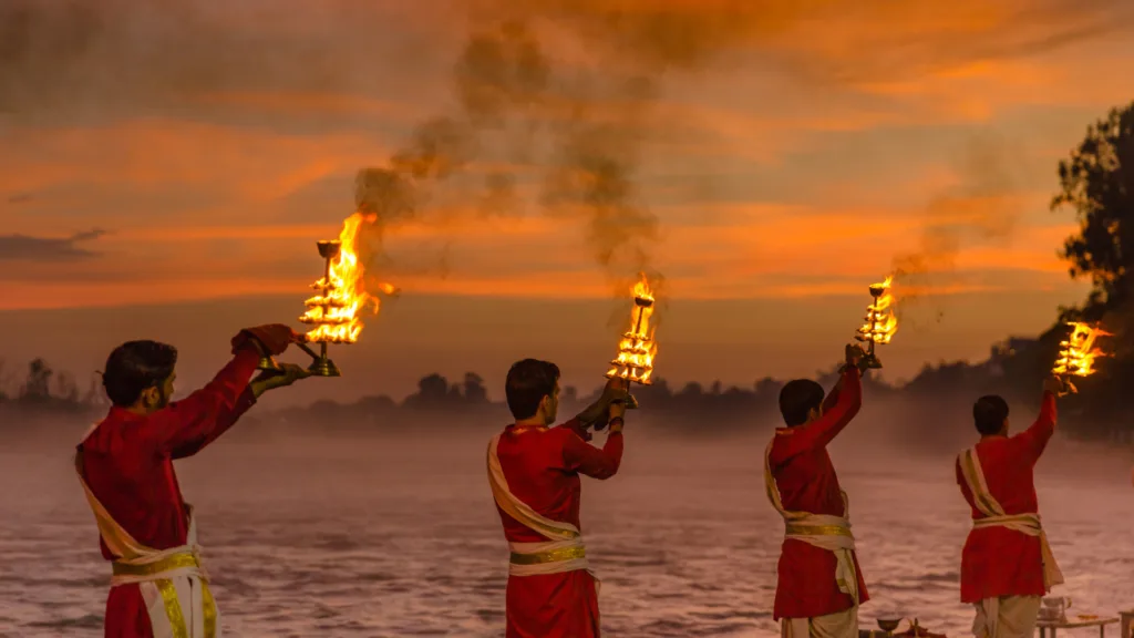 Ceremonia Aarti — India Sensaciones Auténticas