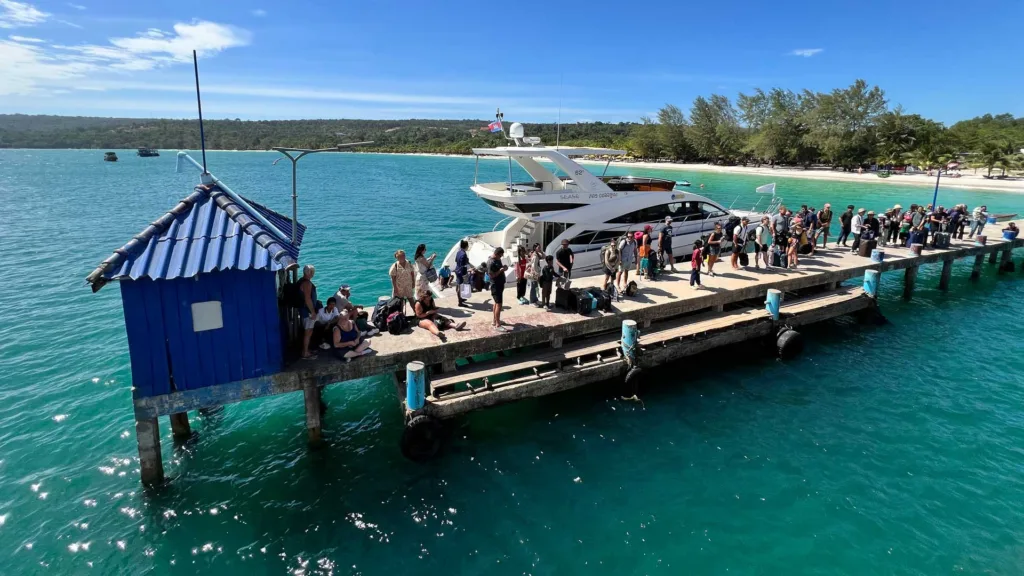 Koh Rong — Camboya en grupo con Koh Rong