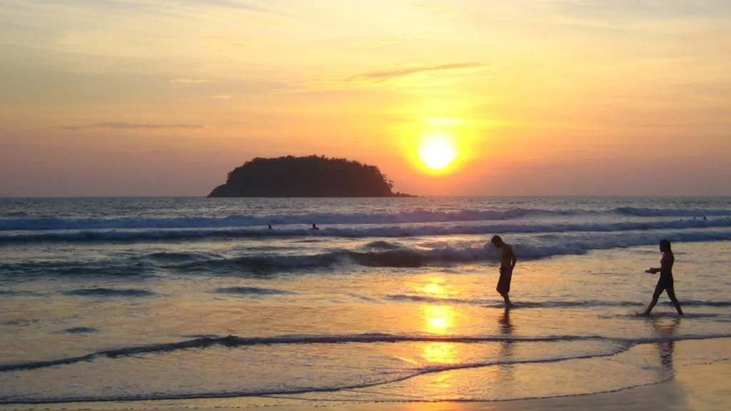 PHUKET — Contrastes de Tailandia y Phuket