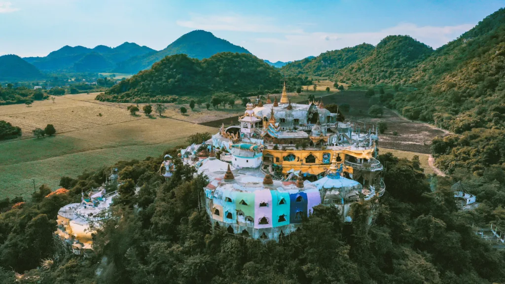 Wat Simalai Songtham en Nakhon Ratchasima — Tailandia, La Ruta de los Antiguos Reinos