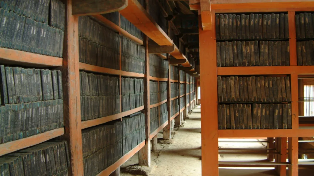 Planchas de Madera Tripitaka Koreana, Templo Haeinsa — Corea del Sur al Completo en Privado