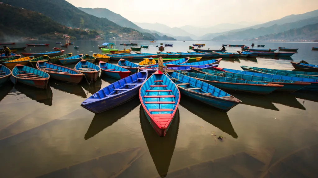 Lago Phewa, Pokhara — Gran Tour de Nepal y Bután
