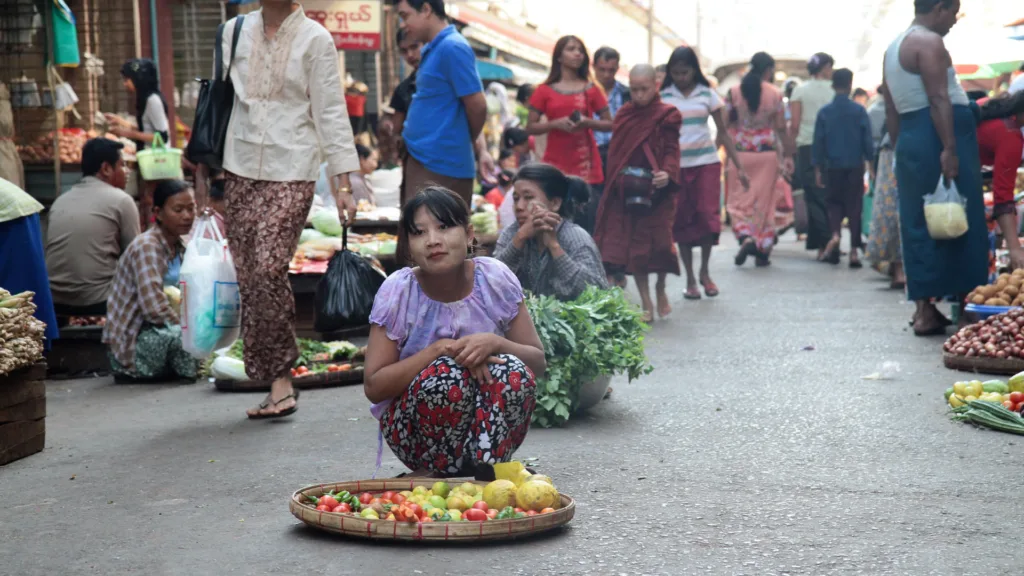 Mercado de calle, Yangon — Corazón de Myanmar