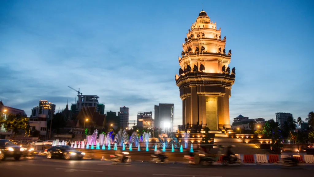 PHNOM PENH – ISLA DE LA SEDA — Vietnam y Camboya: Crucero por el Mekong