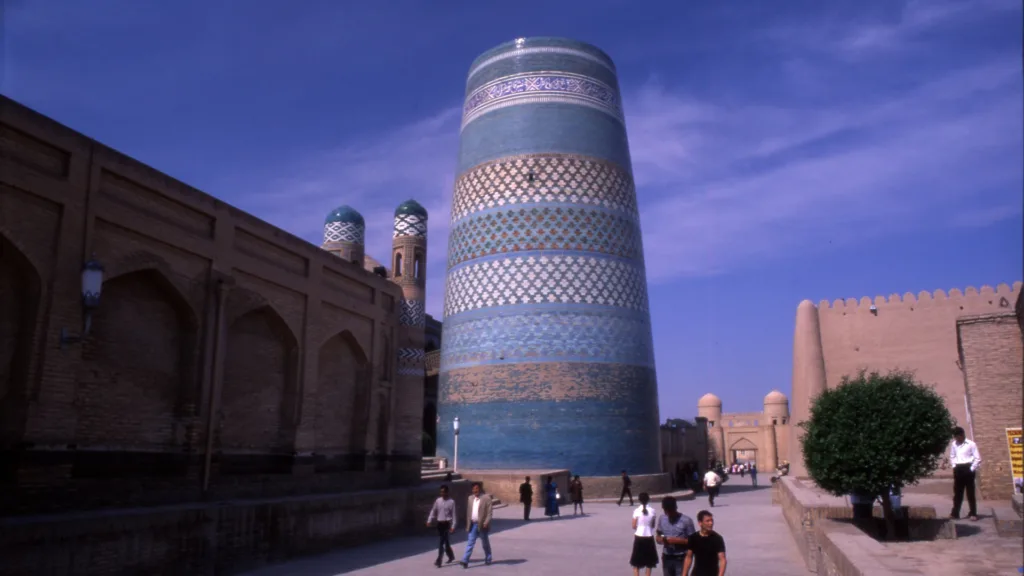 Minarete Kalta Minor, Khiva — La Gran Ruta de la Seda