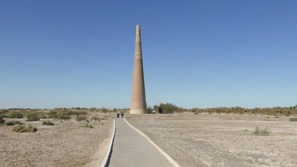 Minarete de Kutlug Timur, Complejo histórico de Kunya Urgench — La Gran Ruta de la Seda