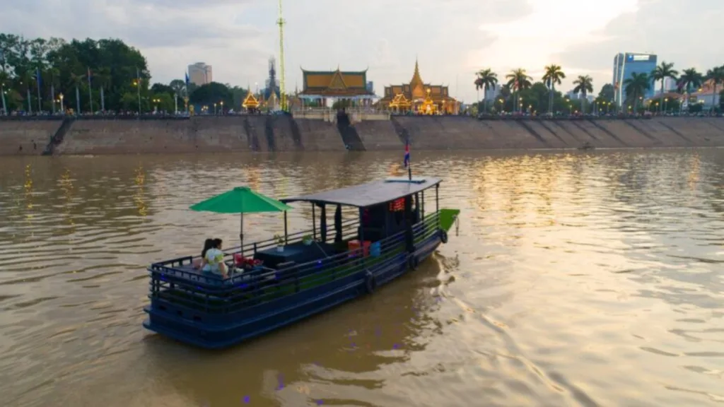 Crucero por el Rio, Phnom Penh — Camboya al Completo con Ratanakiri