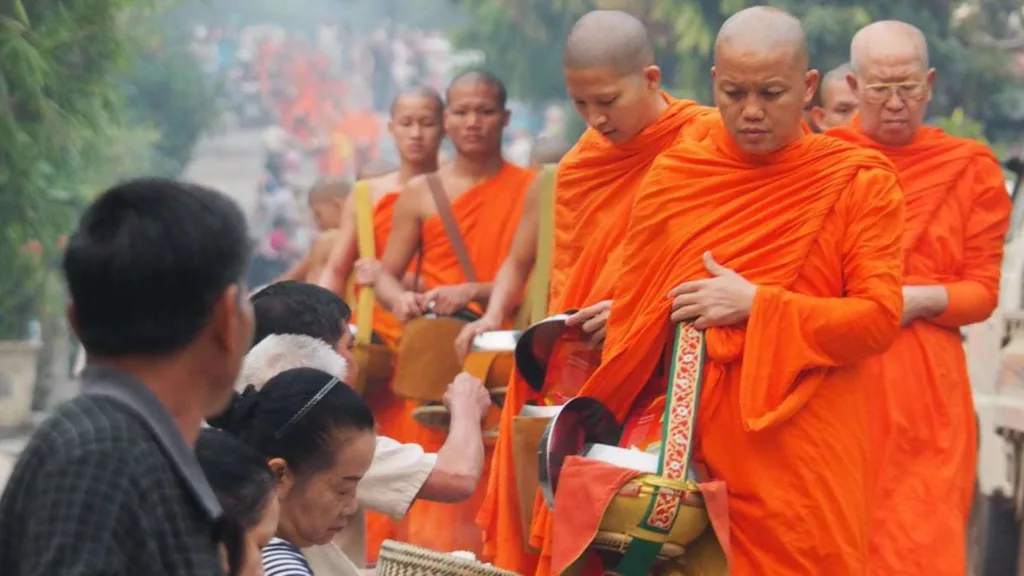 LUANG PRABANG — Colores de Indochina
