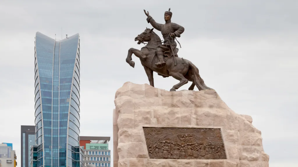 Plaza central de Sukhabaatar, Ulán Bator — Mongolia: Explorar la Tierra Misteriosa