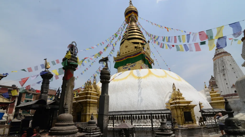 Estupa de Swayambunath, Kathmandu — Nepal Cultural y Trekking