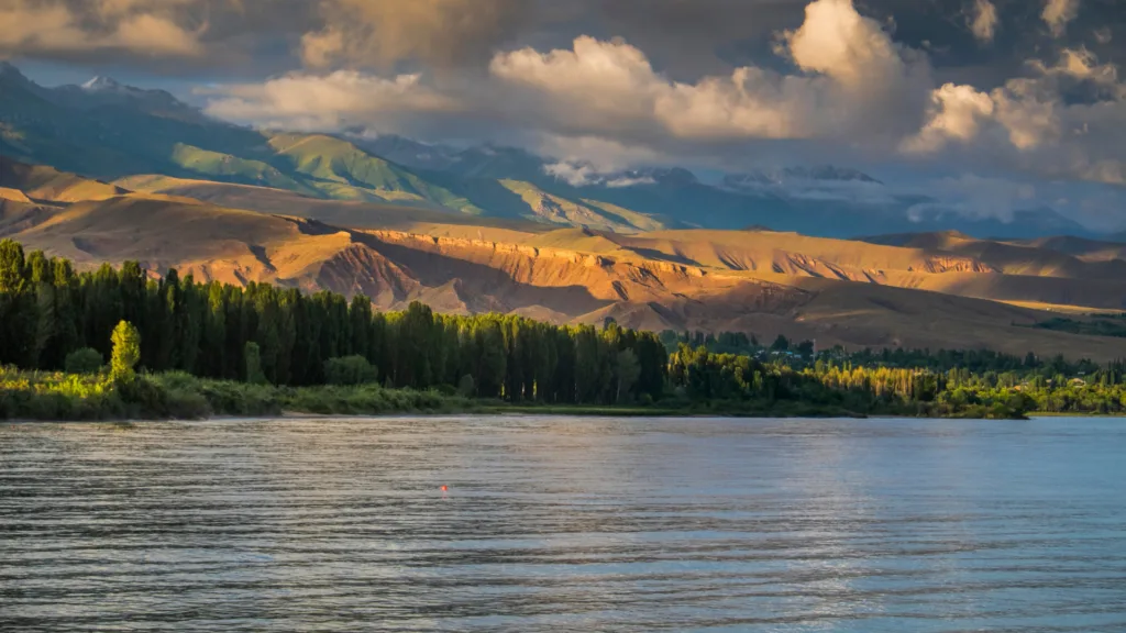Lago Issyk-Kul — Expedición por Kirguistán