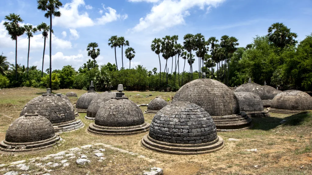 Las estupas de Kantharoodai, Jaffna — Gran Tour de Sri Lanka
