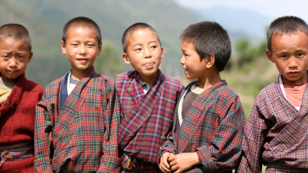 Trashigang Niños — Bután al Completo y Katmandú