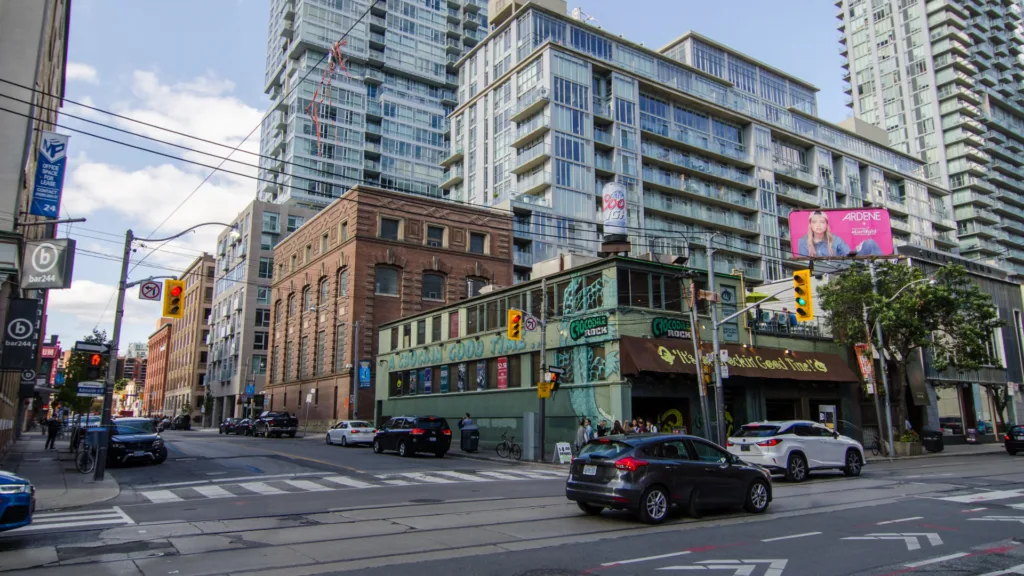 Adelaide Street West & Duncan Street — Gran Tour de Australia