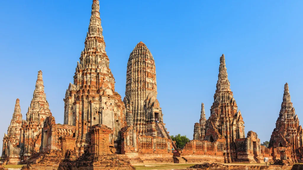 BANGKOK – AYUTTHAYA – ANG THONG – SUKHOTHAI — Contrastes de Tailandia y Krabi