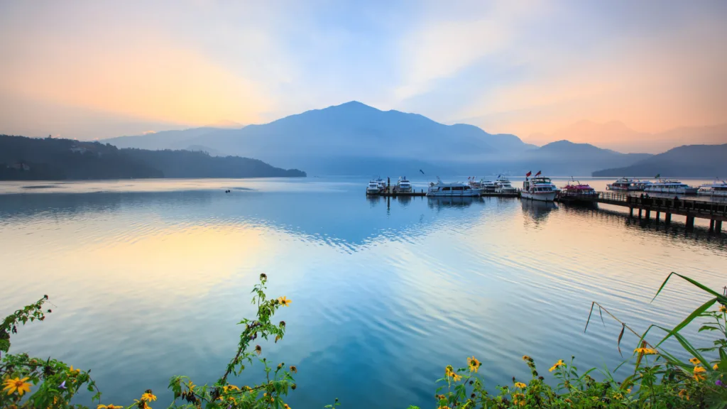 Lago del Sol y la Luna — Made in Taiwan