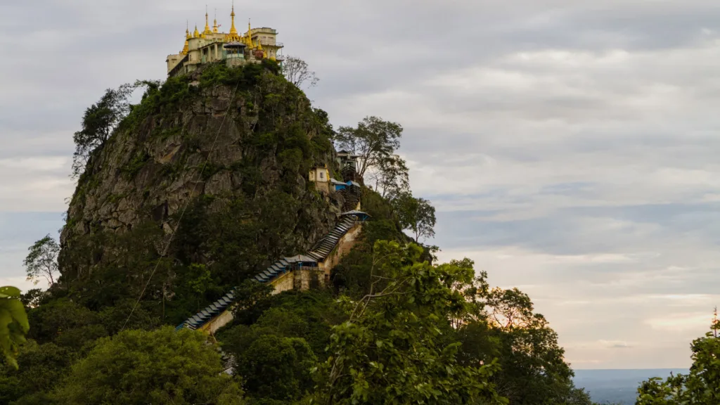 Monte Popa — Myanmar Esencial