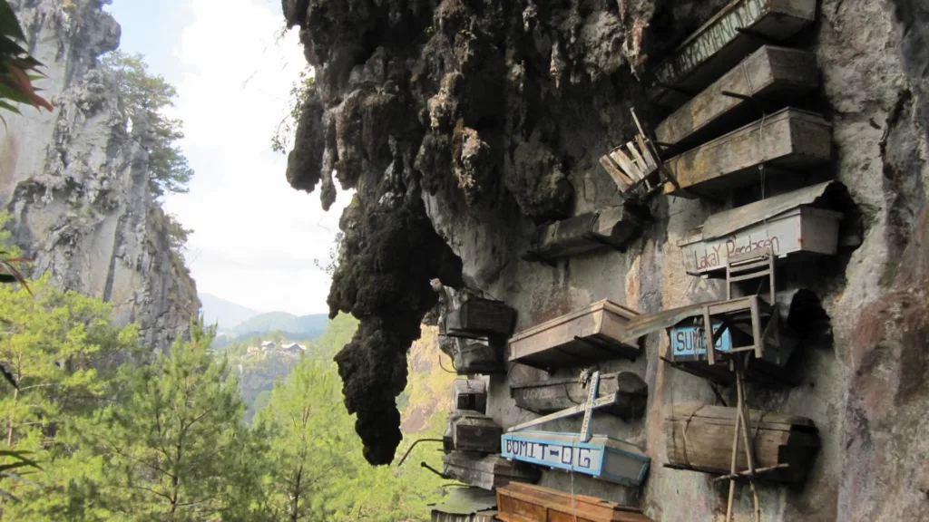 Antigua Funeraria, Sagada — Top Filipinas