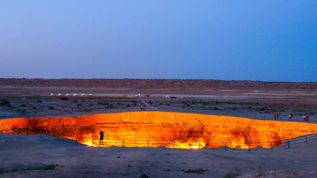 Cráter de Gas Darwaza, Turkmenistán — Turkmenistán al Completo