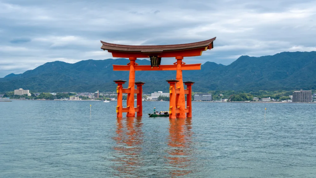 KYOTO – MIYAJIMA -HIROSHIMA — Japón Esencial