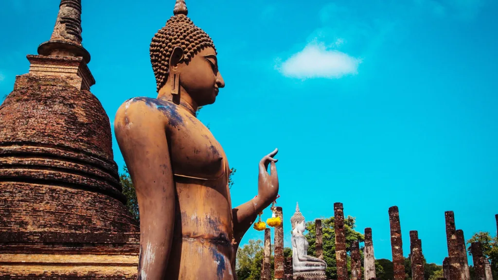 SUKHOTHAI – CHIANG RAI — Contrastes de Tailandia y Krabi