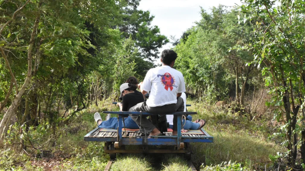 Tren de Bamboo, Battaｍbang — Gran Tour de Camboya