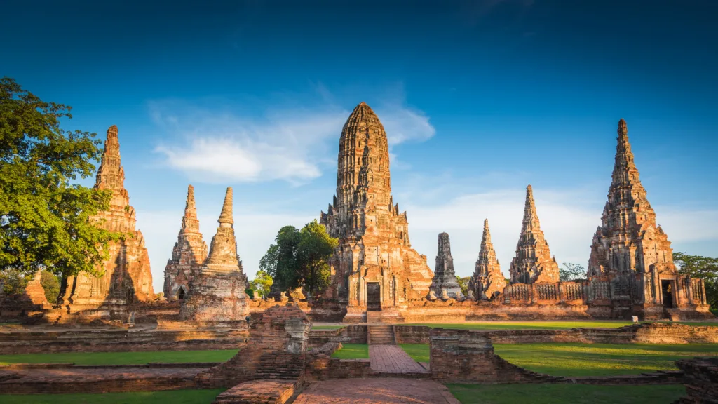 BANGKOK – AYUTTHAYA – LOPBURI – SUKHOTHAI — La Quintaesencia con Phuket