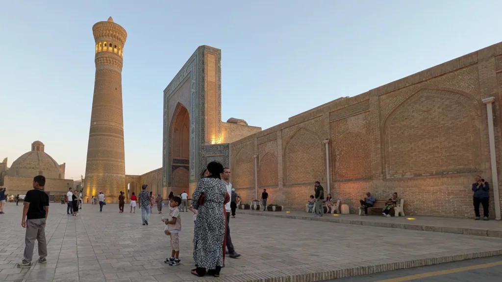Complejo Poi-Kalon, Bukhara — Uzbekistán en Verano con Yurtas