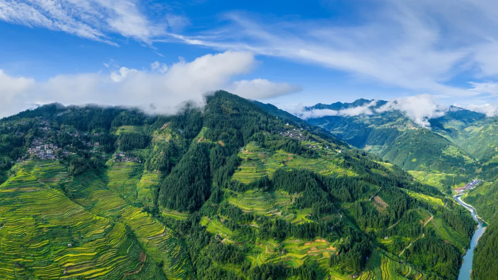 KAILI – RONGJIANG — China: Paisajes y Etnias