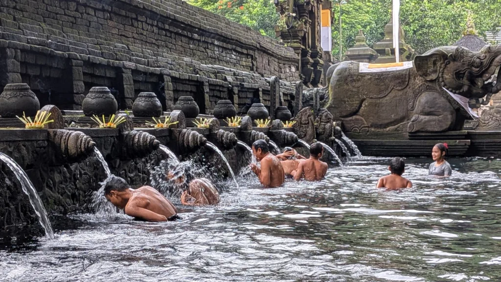 UBUD — Templos y Volcanes
