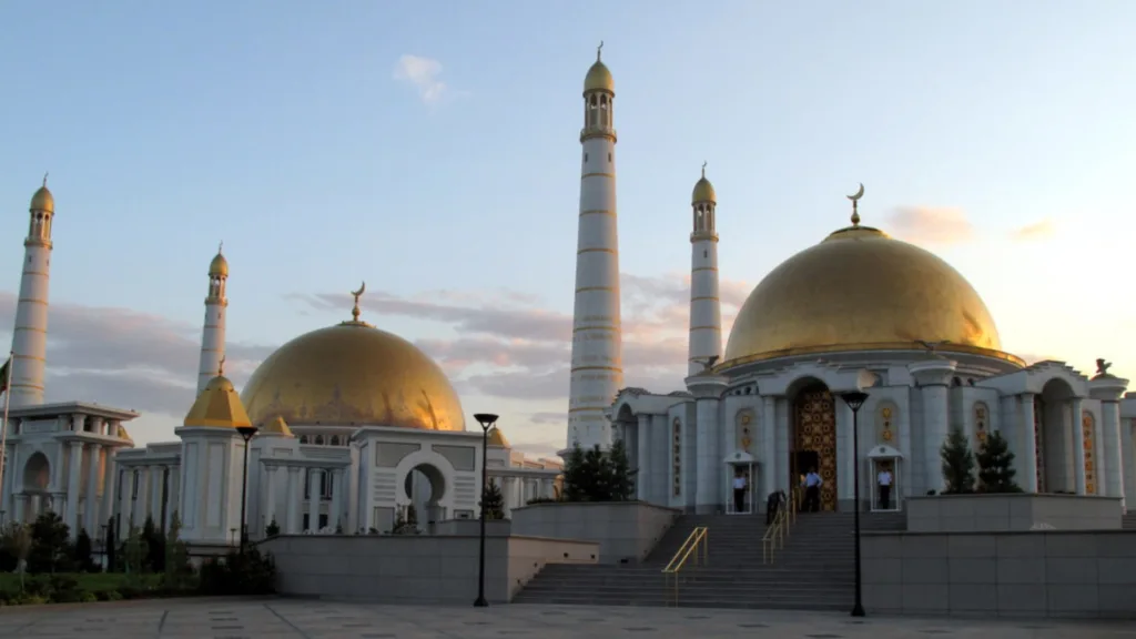 Ashgabat, Tukmenistán — Encantos de Uzbekistán y Turkmenistán