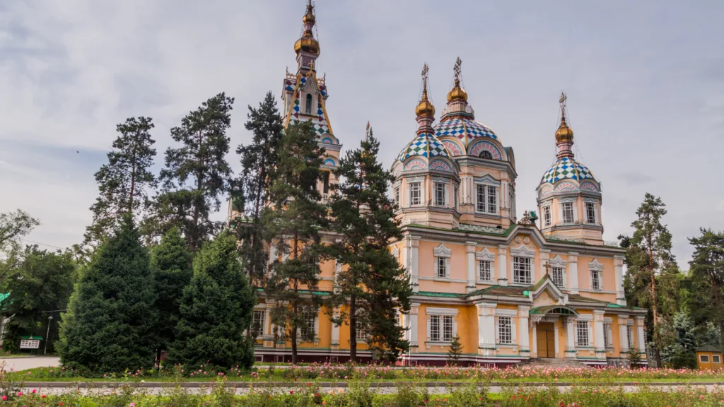 Catedral de la Ascensión (Zenkov), Almaty — Uzbekistán con Kazajistán