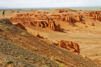 17 jul. Acantilados Llameantes — Mongolia con Festival Naadam