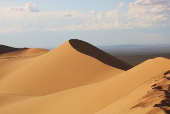 18 jul. Dunas de Arena de Khongor — Mongolia con Festival Naadam