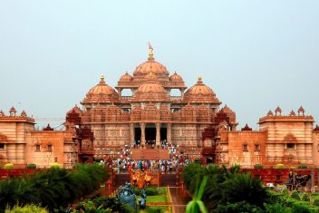 18 mar Templo Akshardham, Delhi — India Espiritual, Yoga y Festival Holi 2027