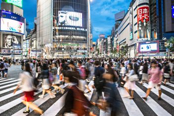 Cruce de Shibuya, Tokyo — Japón Rascacielos y Tatamis con Hong Kong