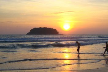 PHUKET — Contrastes de Tailandia y Phuket