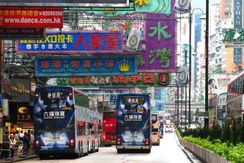 Nathan Road, Hong Kong — Japón Rascacielos y Tatamis con Hong Kong